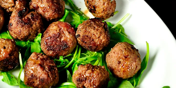 How to Make Bosnian Ćufte (Meatballs in Rich Tomato Sauce)