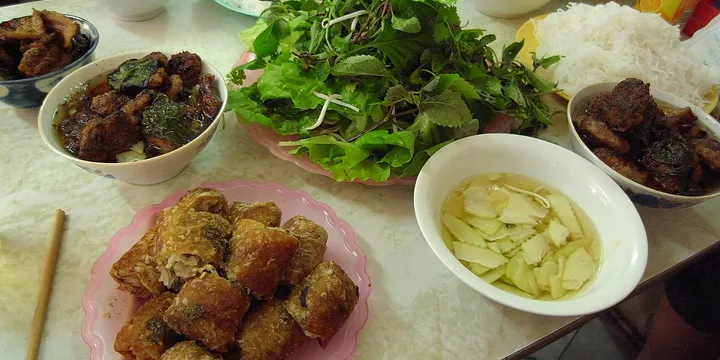 Bun Cha Hanoi: Vietnamese Grilled Pork Meatballs with Vermicelli