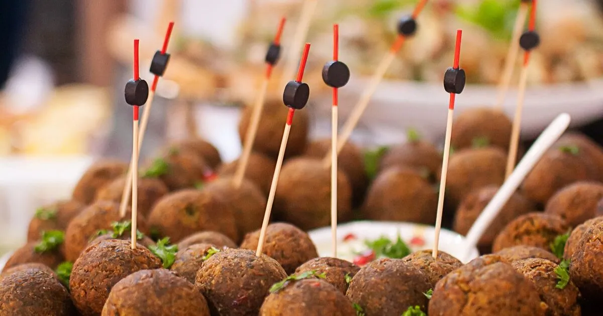 Cheeseburger Meatballs (Cheddar-Stuffed, 30 Minutes)