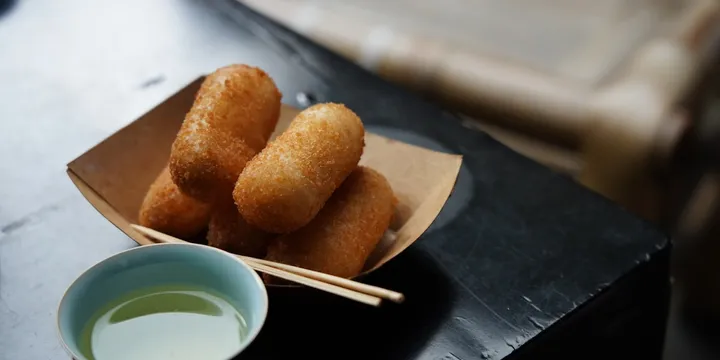 Dutch Bitterballen (Crispy Fried Beef Ragout Balls)
