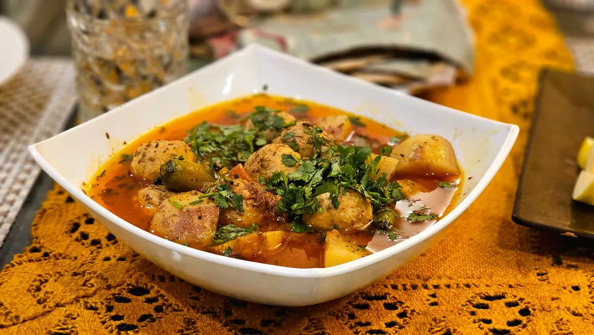 How to Make Goan Meatball Curry (Coconut Gravy)