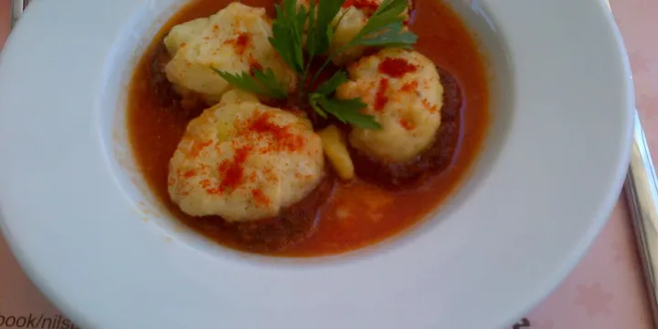 How to Make Hasanpaşa Köfte (Turkish Meatballs with Mashed Potatoes)