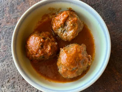 Italian Sunday Gravy Meatballs (Slow-Simmered Family Recipe)