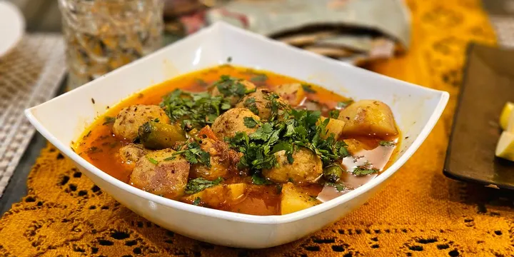 Sri Lankan Meatball Curry (Creamy Coconut, 45 Minutes)