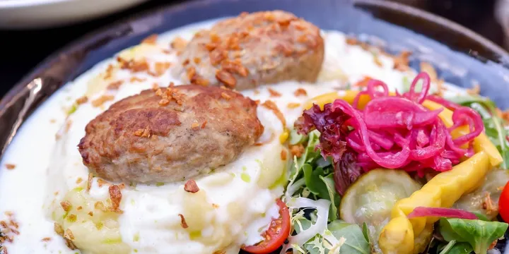 How to Make Jordanian Kofta (Yogurt Sauce Meatballs)