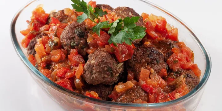 How to Make Kofte Yahni (Turkish Meatball Stew)
