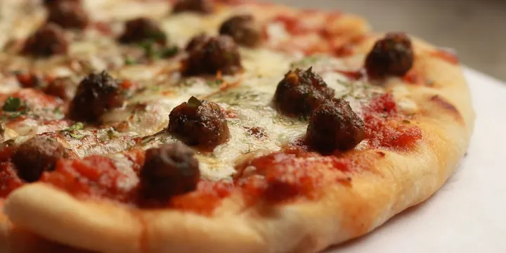 Meatball Pizza (Homemade, Crispy Crust)