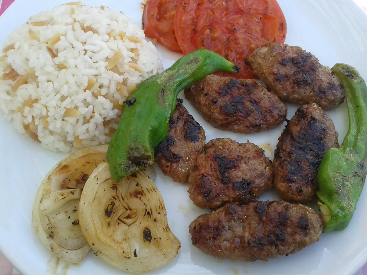 How to Make Sivas Köfte (Spicy Turkish Meatballs)