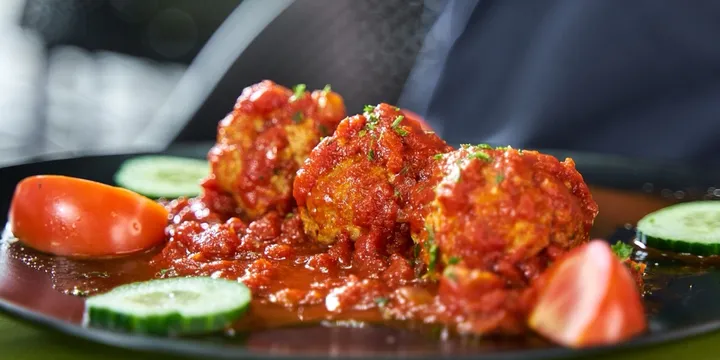 How to Make Slovenian Meatballs in Tomato Sauce