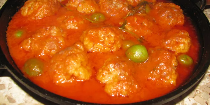 How to Make Tefteli (Russian Meatballs in Sour Cream Sauce)